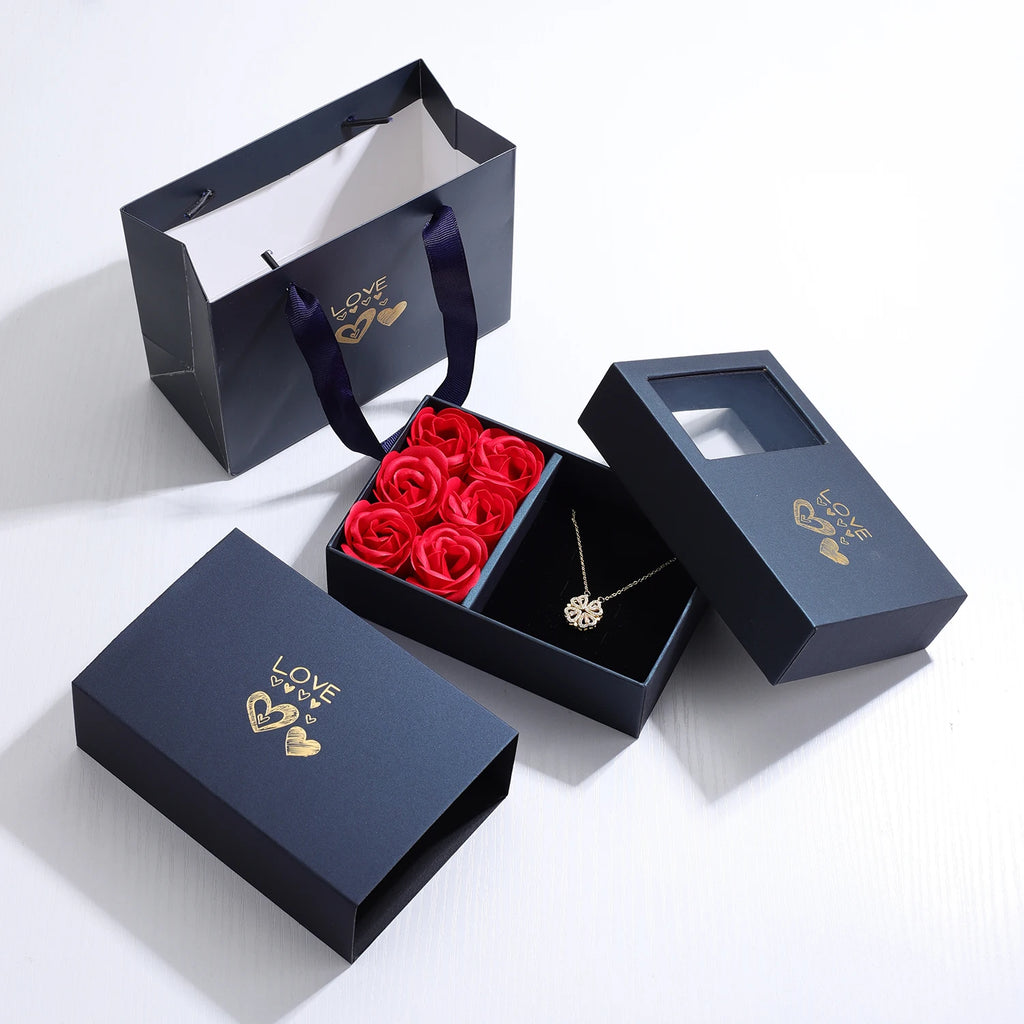 Rosa Eterna com Colar Trevo da Sorte | Presente Inesquecível🌹