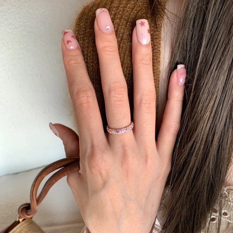 Anel Feminino Luxury Pink Diamond – Cravejado com Zircônias Brilhantes | Acabamento Banhado a Platina | Design Elegante e Sofisticado