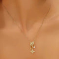 NOVORA Celestia™ | Colar Duplo Dourado com Estrela e Cristal Brilhante – Elegância Minimalista para Mulher