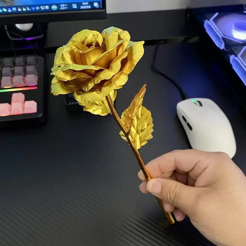 Rosa Eterna Dourada na Caixa de Luxo – Presente Romântico