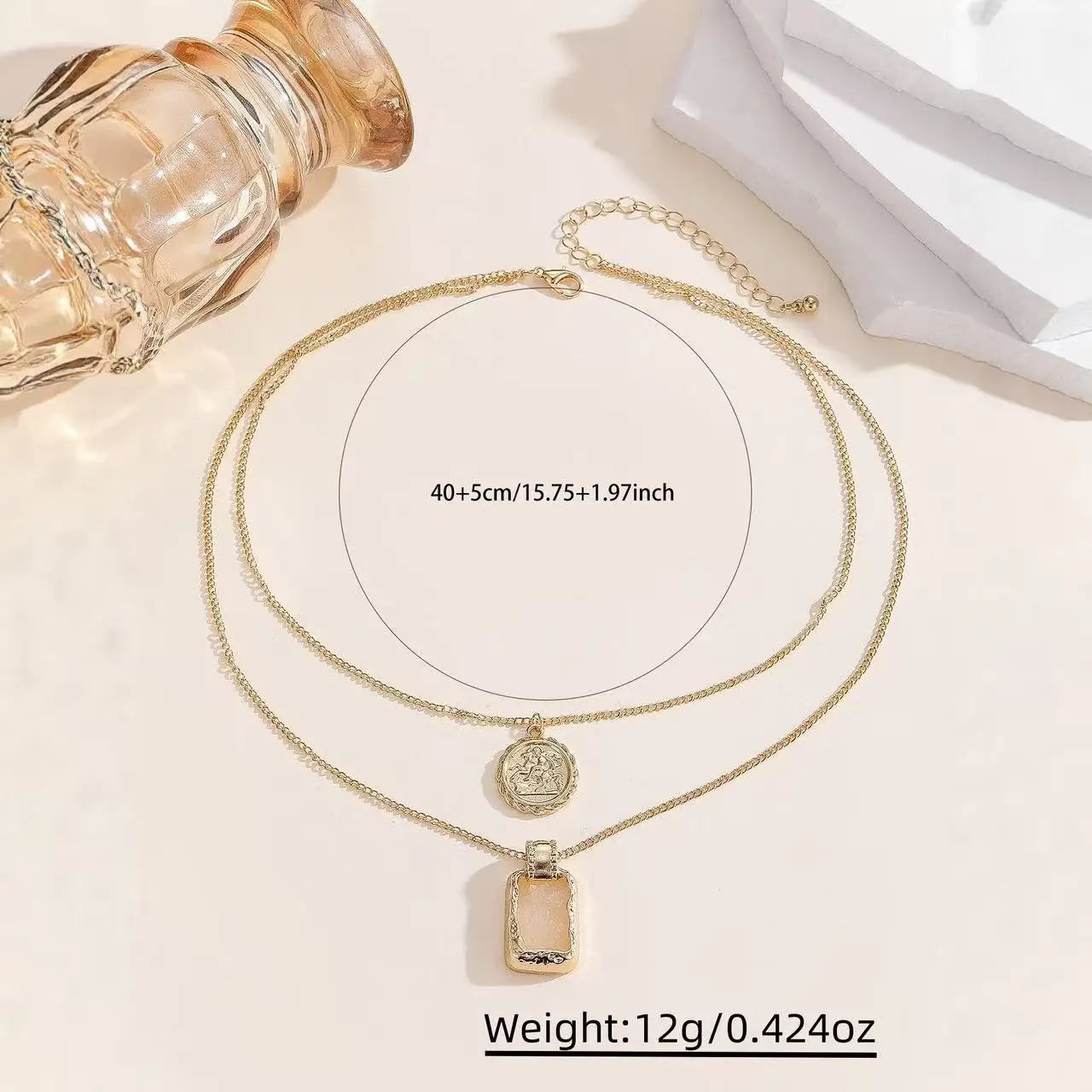 NOVORA Celestia™ | Colar Duplo Dourado com Estrela e Cristal Brilhante – Elegância Minimalista para Mulher