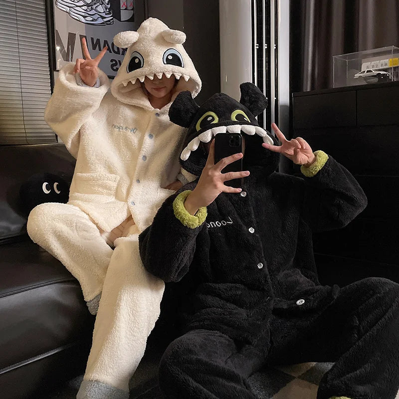 Macacão Pijama Casal Dino Plush Premium – Conforto e Diversão