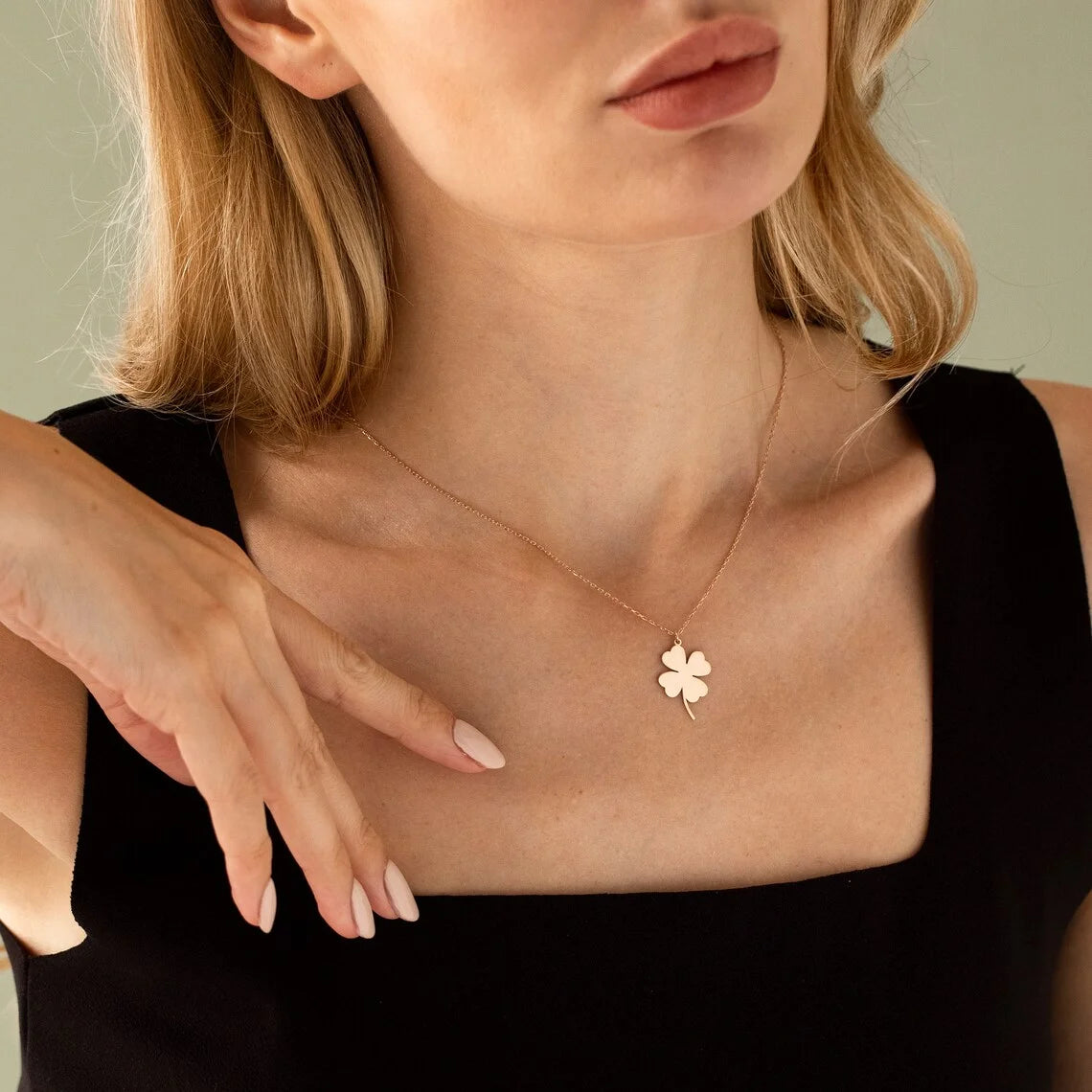 NOVORA EverClover™ | Stainless Steel Four-Leaf Clover Necklace – Tarnish-Free, Hypoallergenic & Timeless Elegance